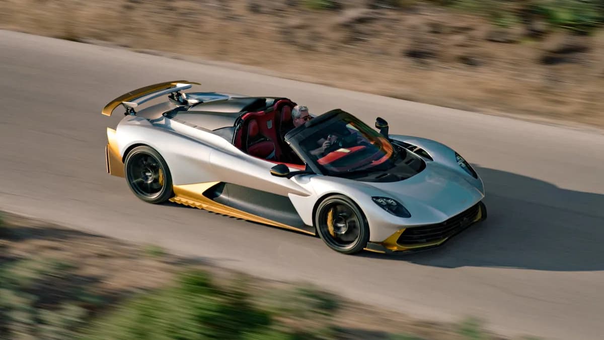 Aston Martin Lança o Valhalla Spider: O Supercarro Conversível Mais Rápido