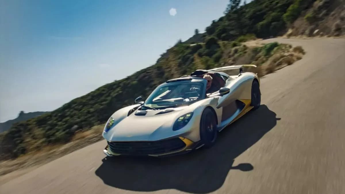 アストンマーティン、1,064馬力のハイブリッドパワーを搭載したヴァルハラ・スパイダーを発表